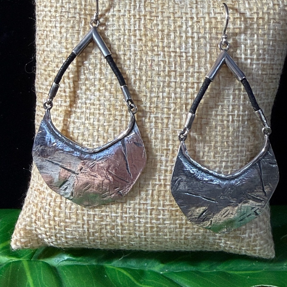 Silpada Silver Badge of Elegant Silver .925 Earrings